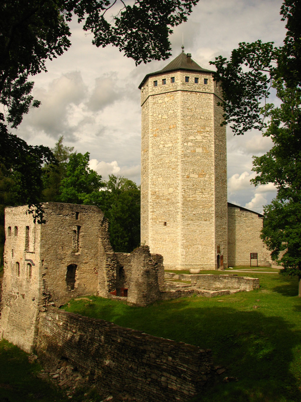 https://www.visitestonia.com/en/wittenstein-time-centre-in-paide-tower-3